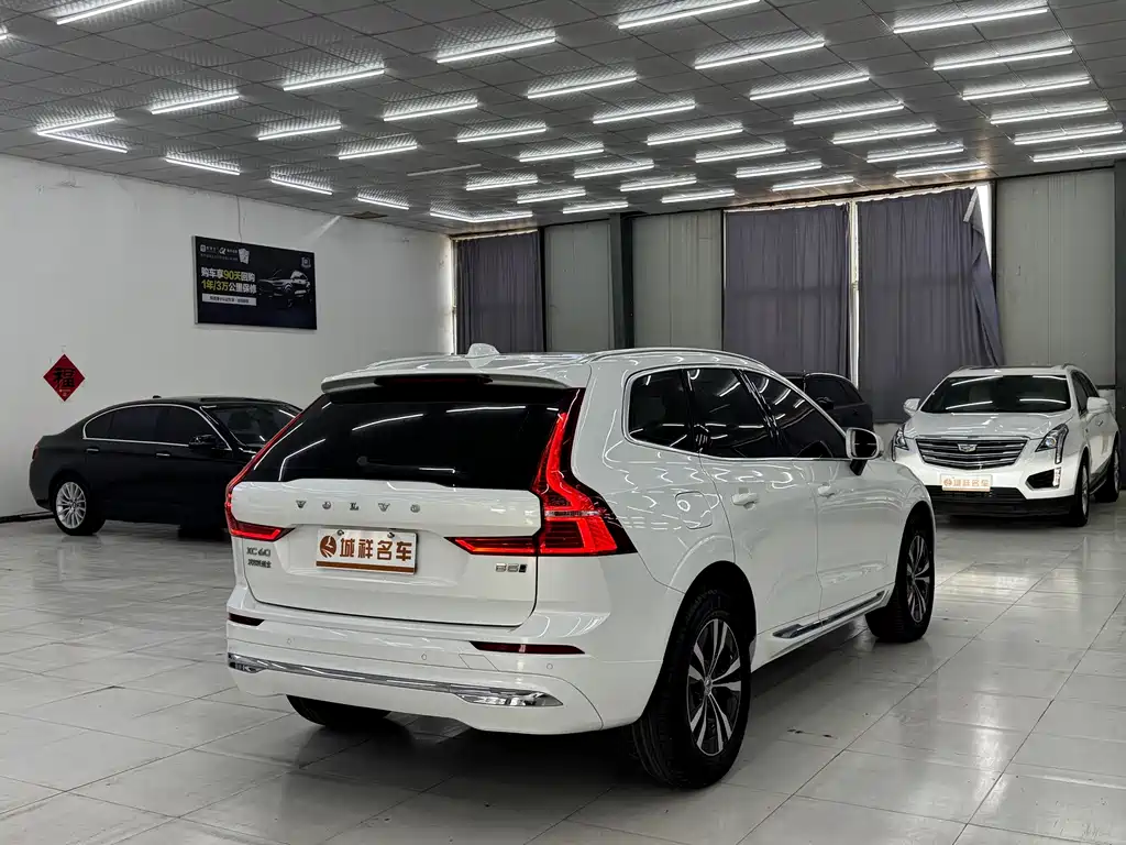Volvo XC60 — фото 11