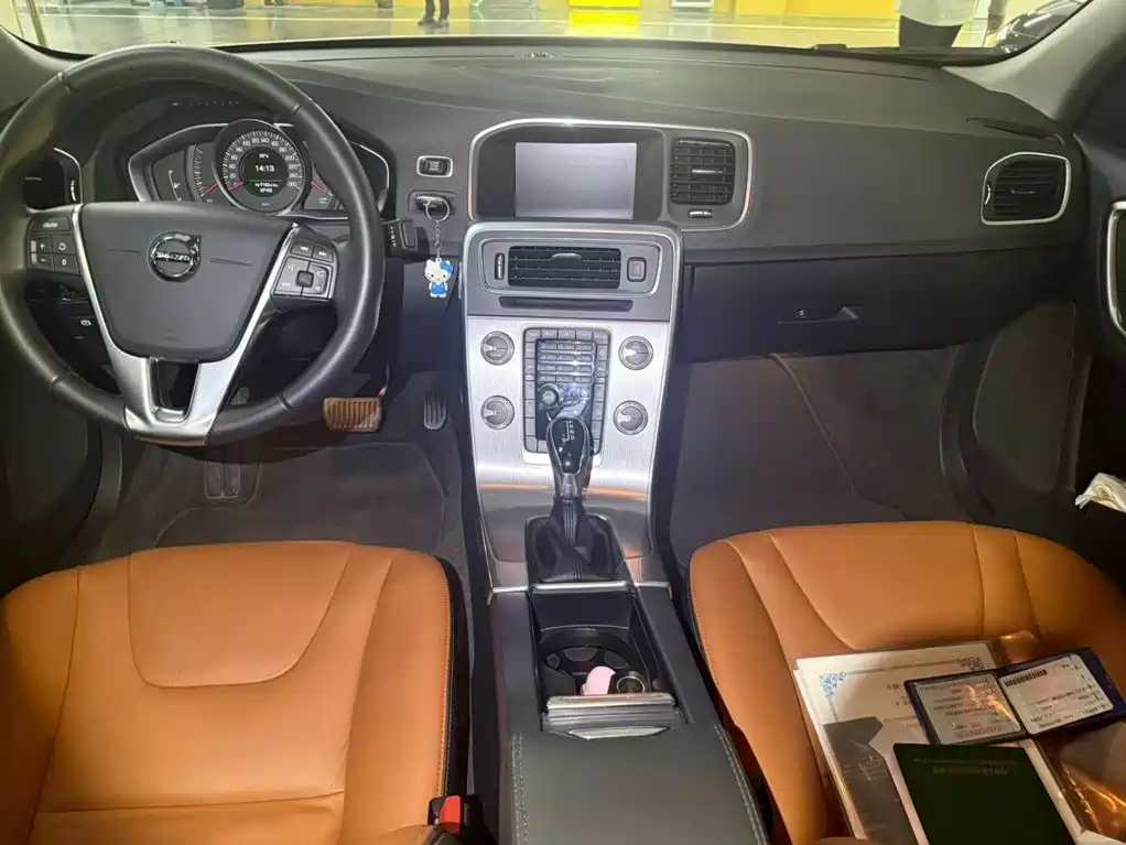 Volvo S60 — фото 10