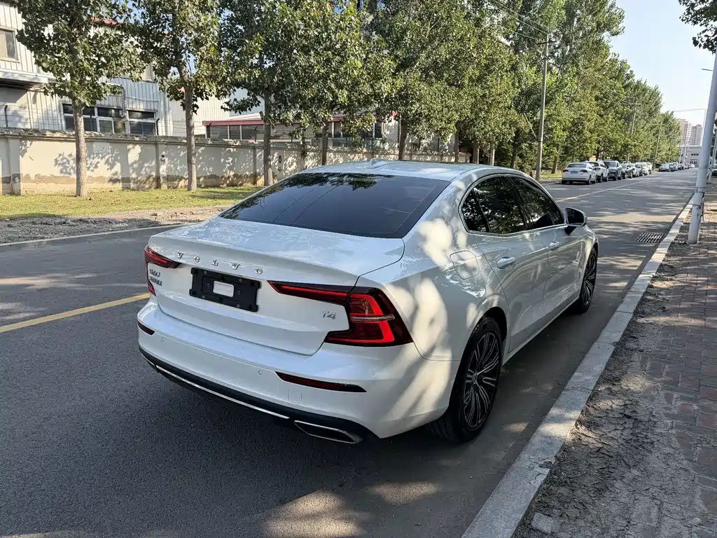 Volvo S60 — фото 4