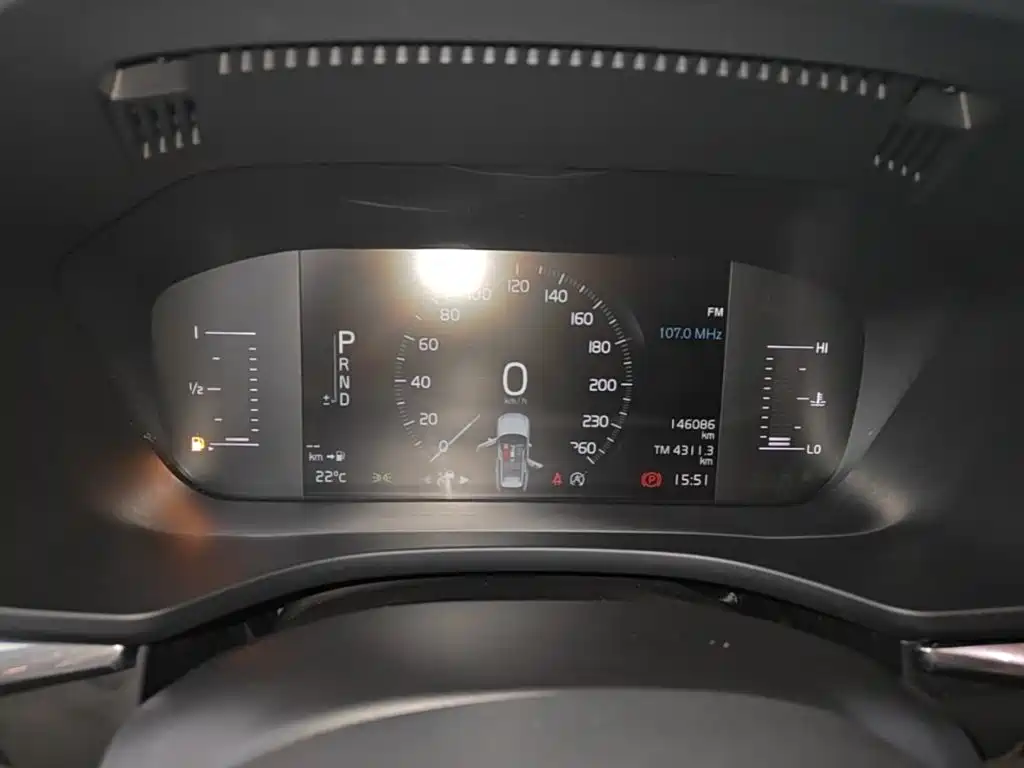 Volvo XC60 — фото 11