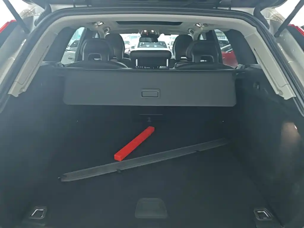 Volvo XC60 — фото 18