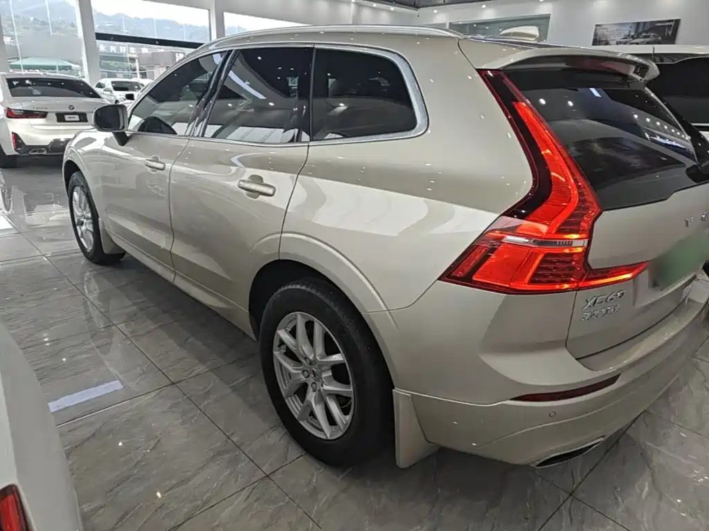Volvo XC60 — фото 4