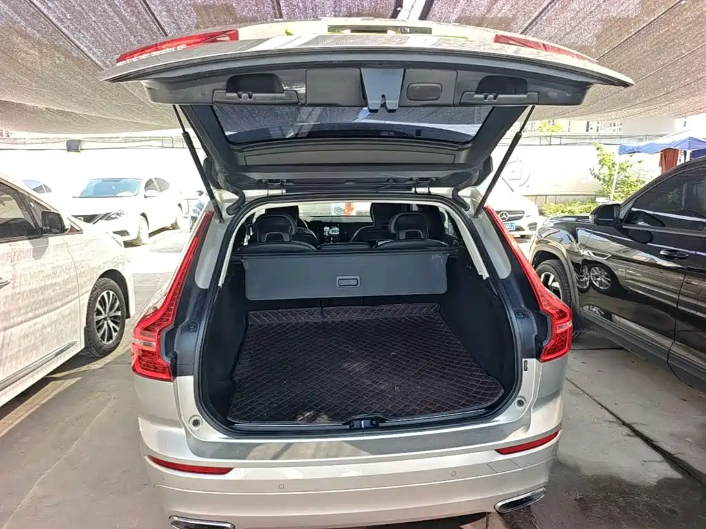 Volvo XC60 — фото 18