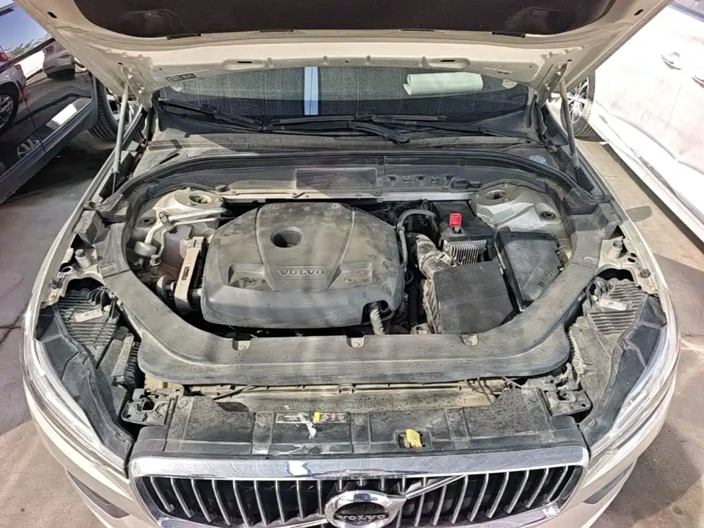Volvo XC60 — фото 19