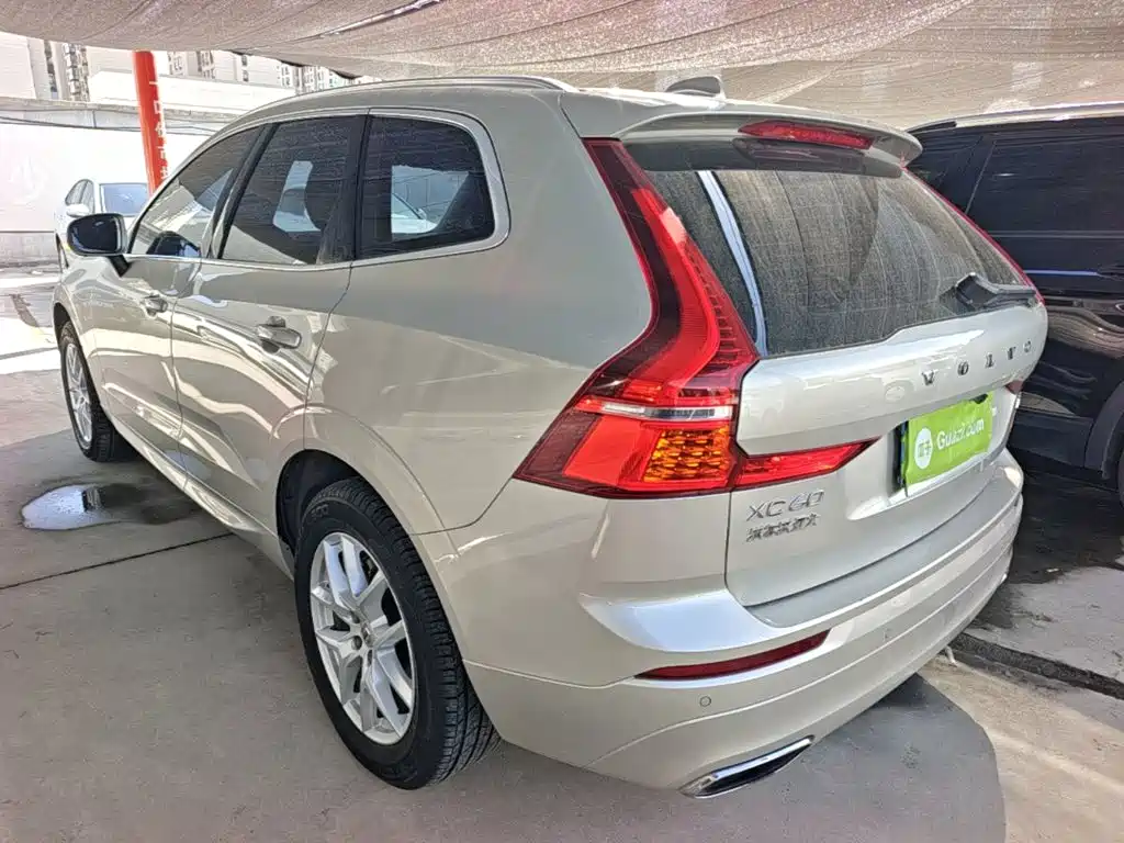 Volvo XC60 — фото 4