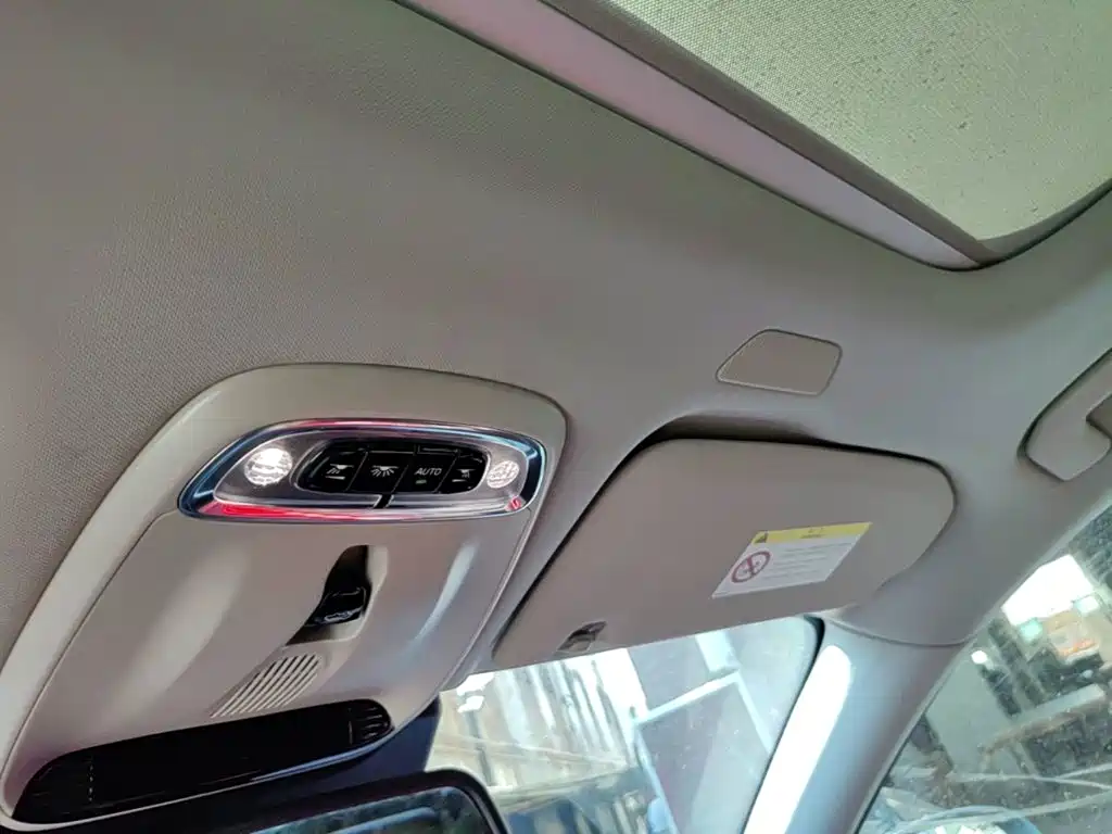Volvo XC60 — фото 17