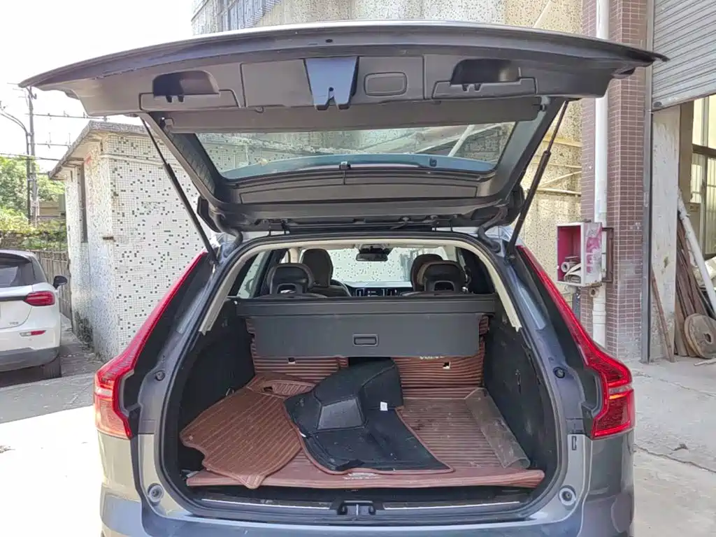 Volvo XC60 — фото 18