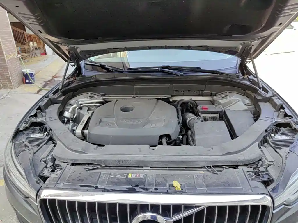 Volvo XC60 — фото 19