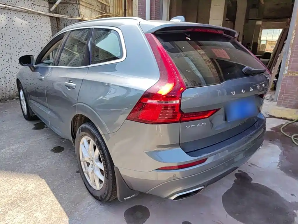 Volvo XC60 — фото 4