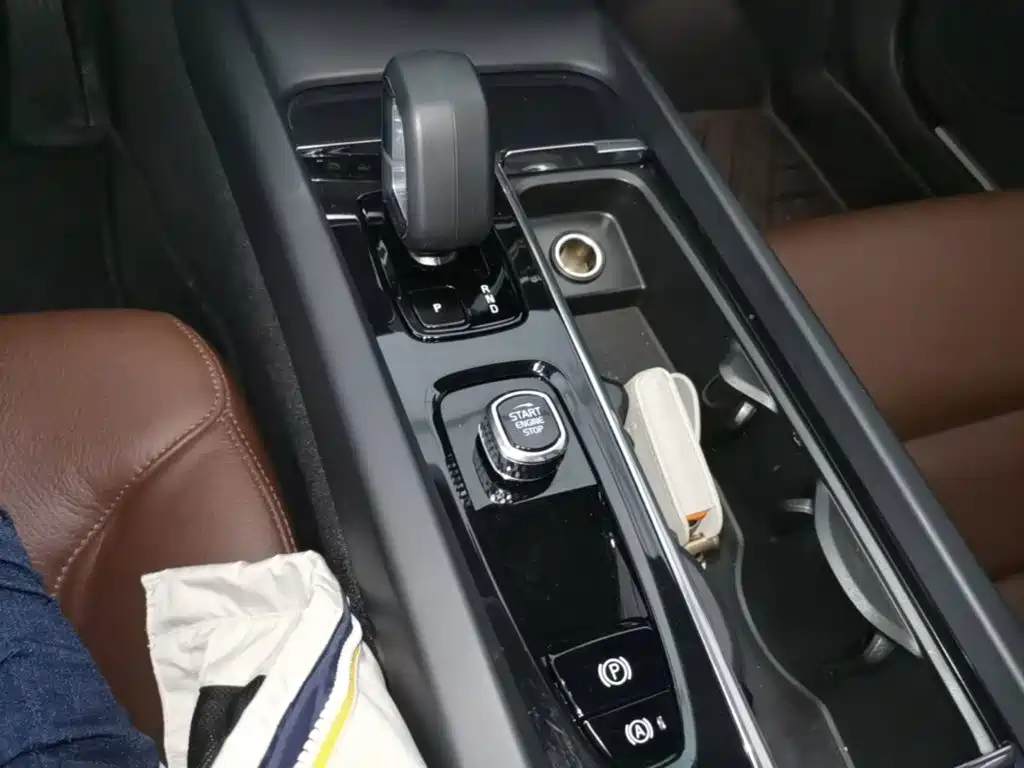 Volvo S60 — фото 13