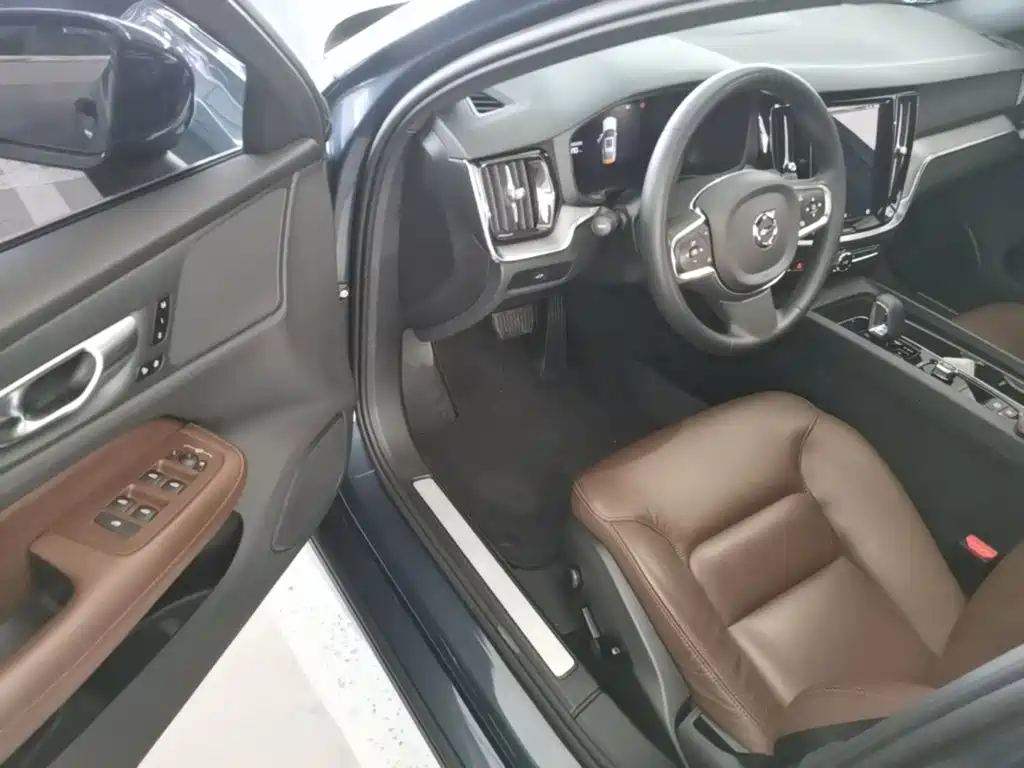 Volvo S60 — фото 15