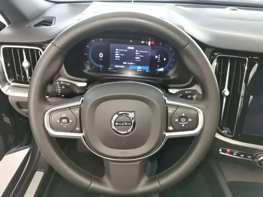 Volvo S60 — фото 10