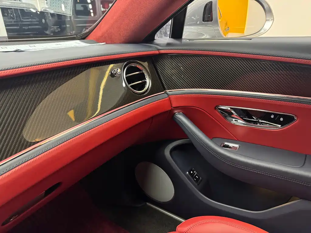 Bentley Flying Spur — фото 18