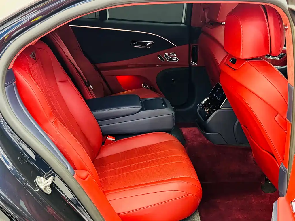 Bentley Flying Spur — фото 20