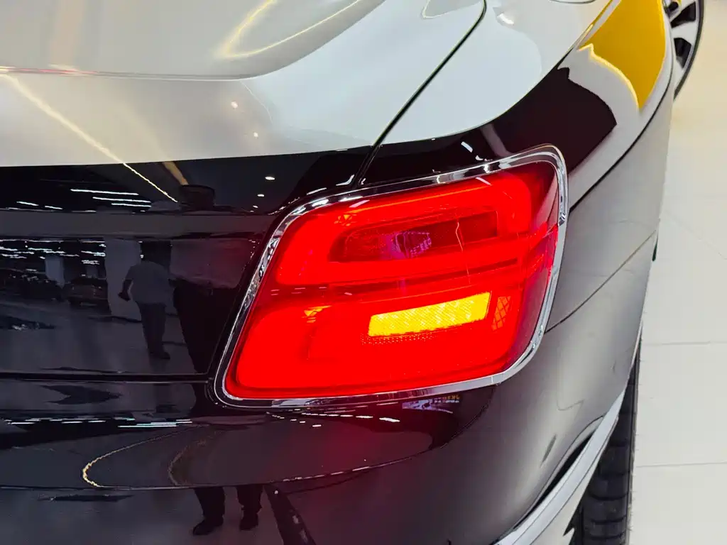 Bentley Flying Spur — фото 21