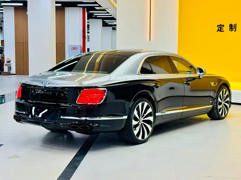 Bentley Flying Spur — фото 26