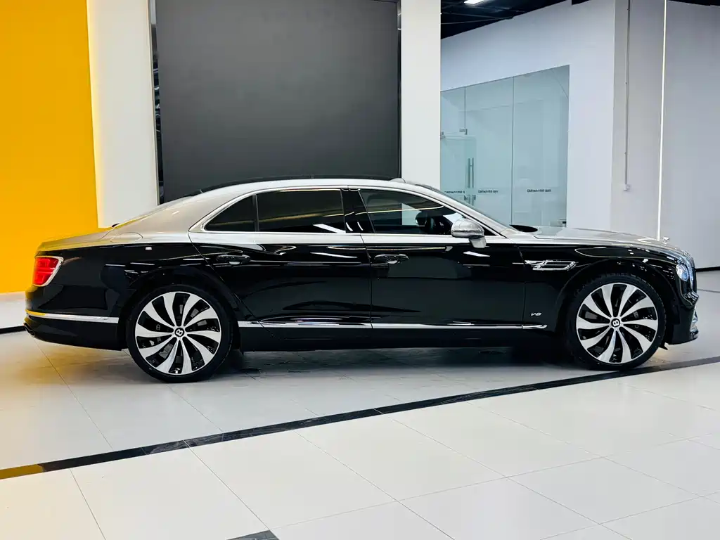 Bentley Flying Spur — фото 5