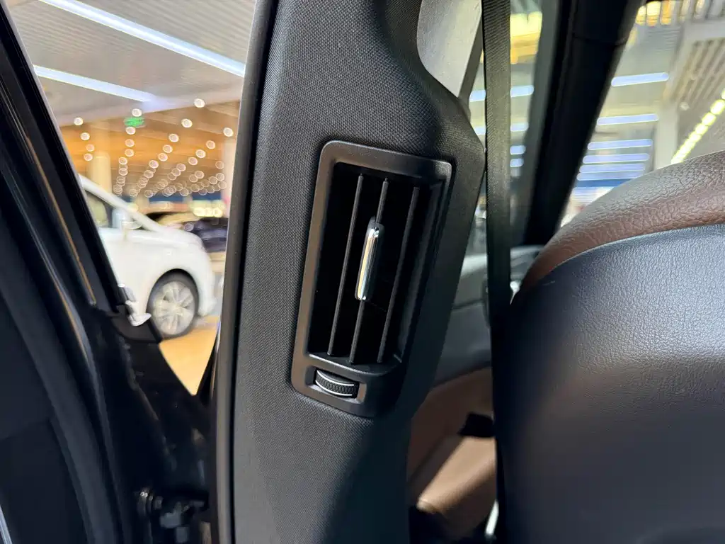 Volvo XC60 — фото 19