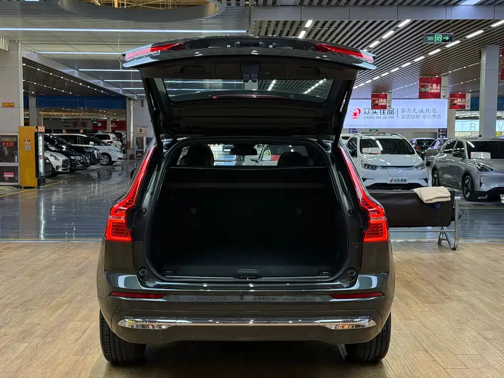 Volvo XC60 — фото 21