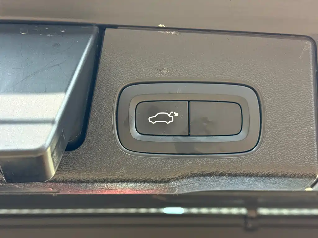 Volvo XC60 — фото 22