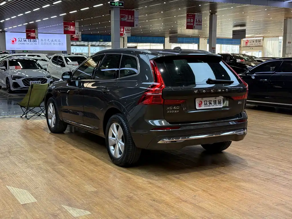 Volvo XC60 — фото 7