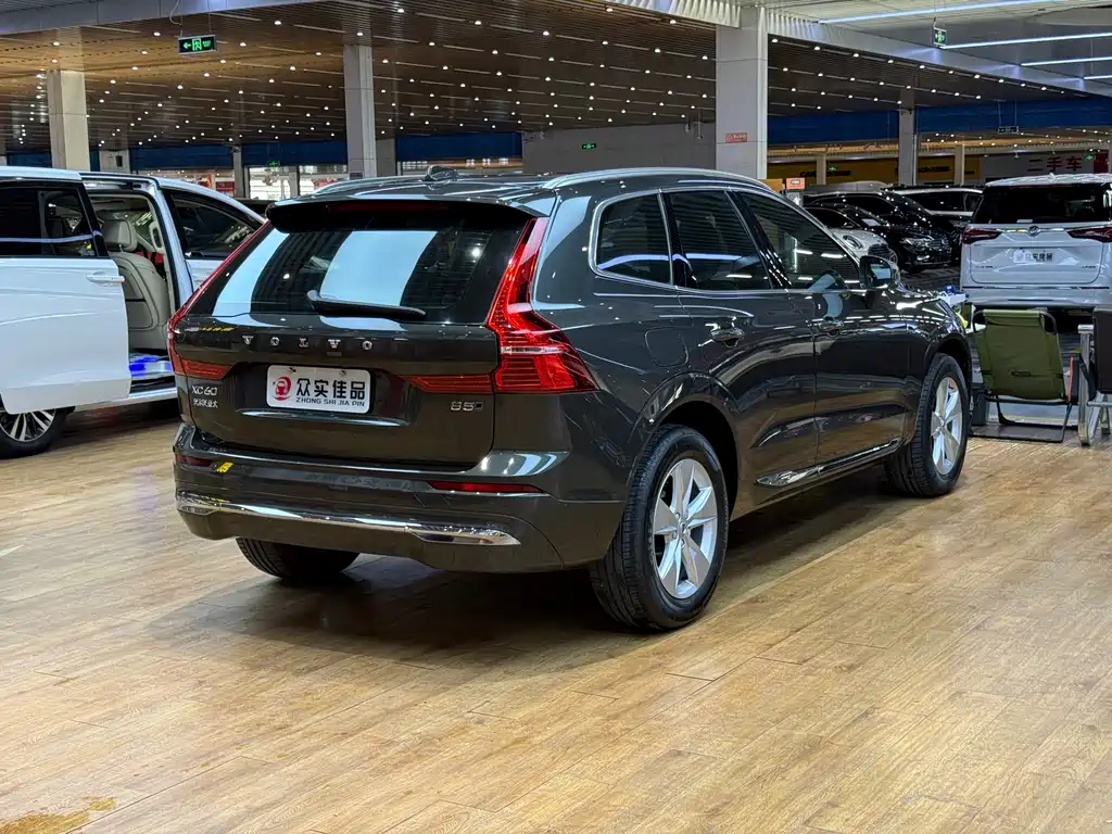 Volvo XC60 — фото 9