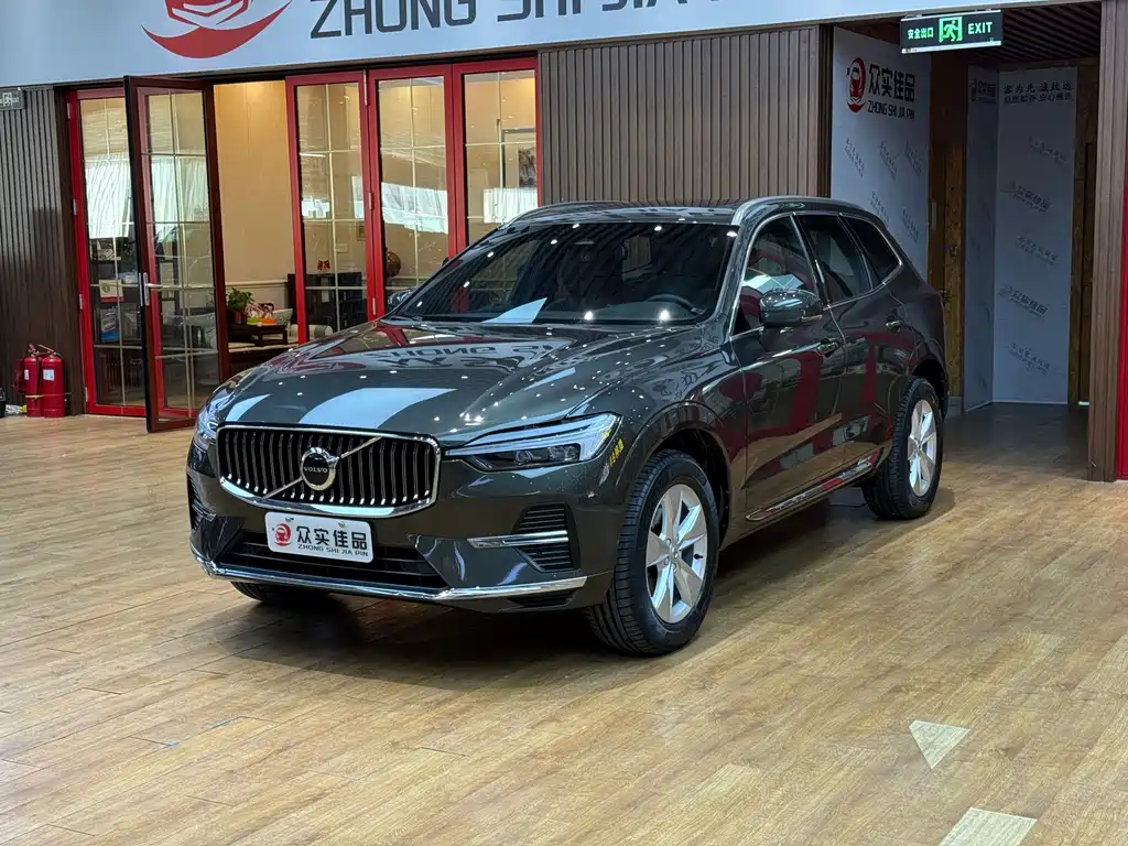 Volvo XC60 — фото 1