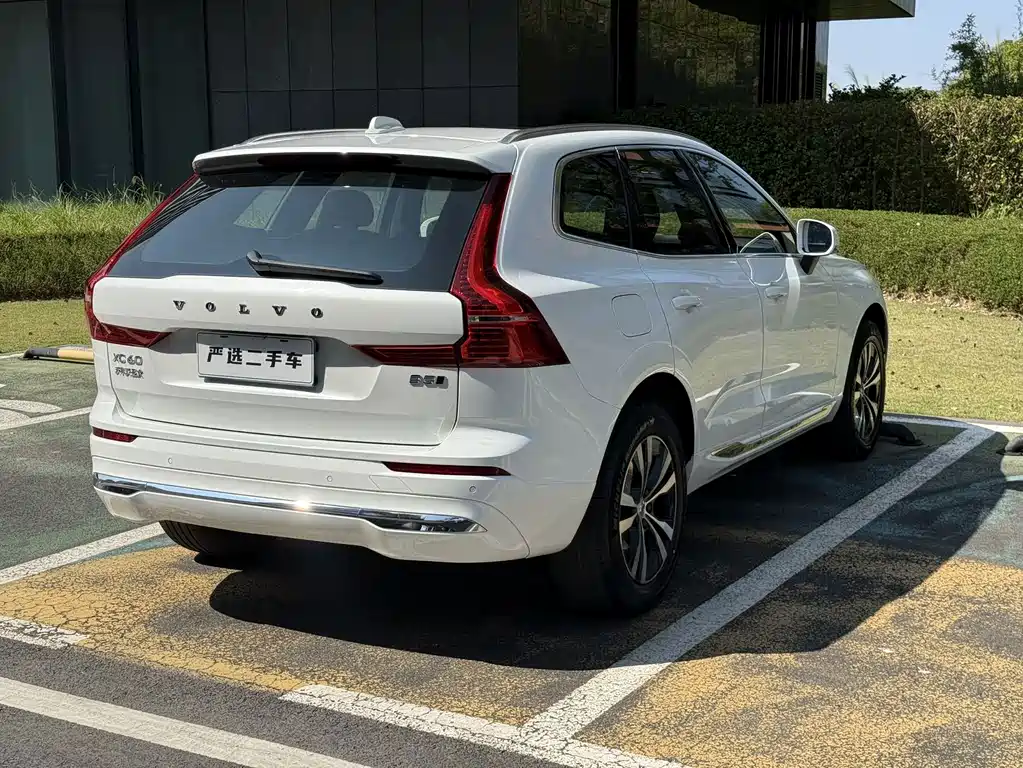 Volvo XC60 — фото 14