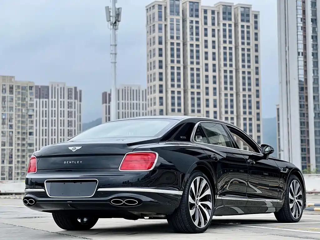 Bentley Flying Spur — фото 11