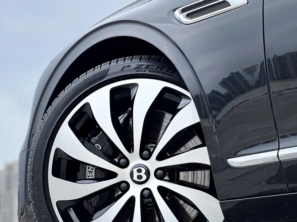 Bentley Flying Spur — фото 15