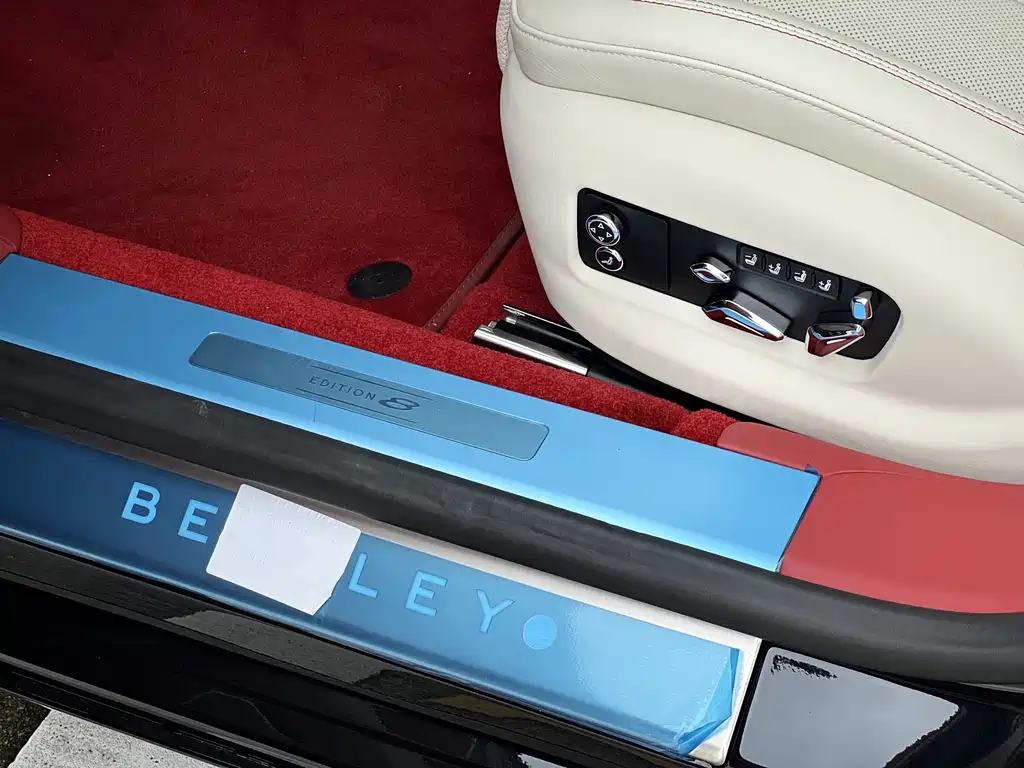 Bentley Flying Spur — фото 17