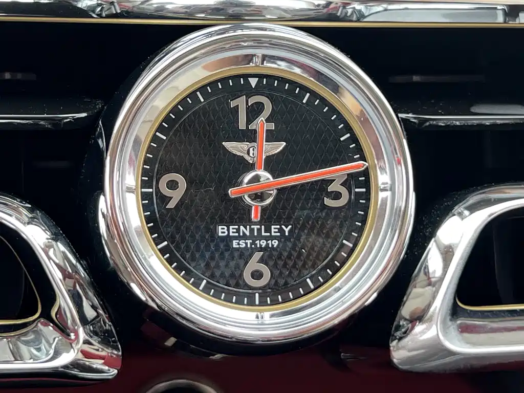 Bentley Flying Spur — фото 21