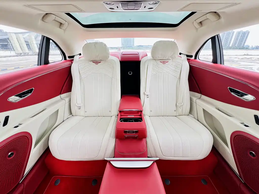 Bentley Flying Spur — фото 9