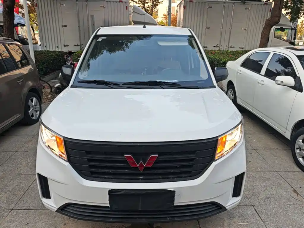Wuling Hongguang PLUS — фото 2
