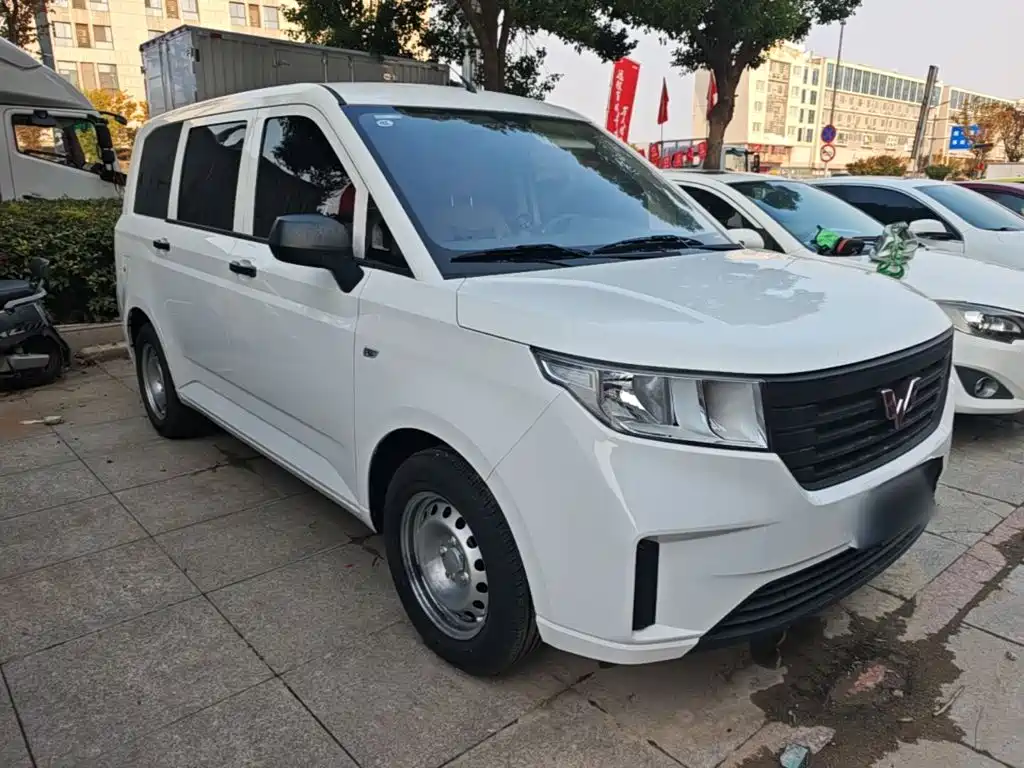 Wuling Hongguang PLUS — фото 3