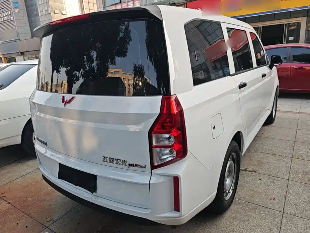 Wuling Hongguang PLUS — фото 6
