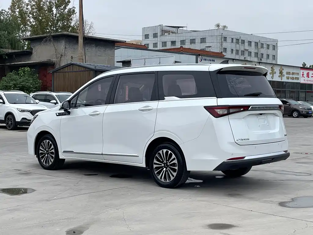 Wuling Jiachen — фото 6