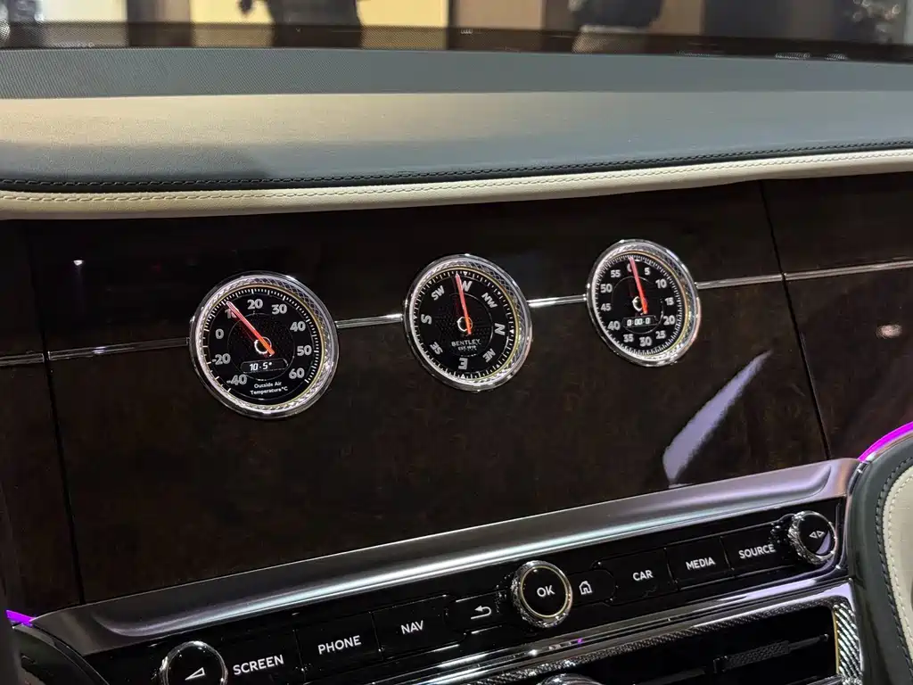 Bentley Flying Spur — фото 11