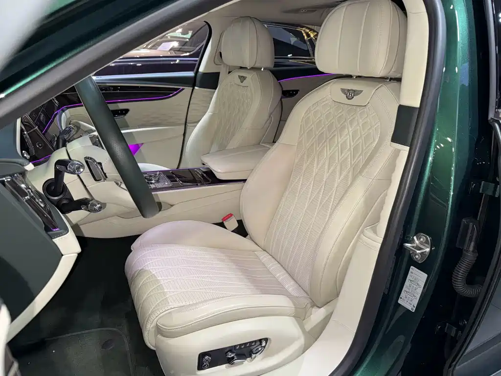 Bentley Flying Spur — фото 13