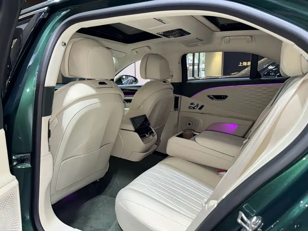 Bentley Flying Spur — фото 14