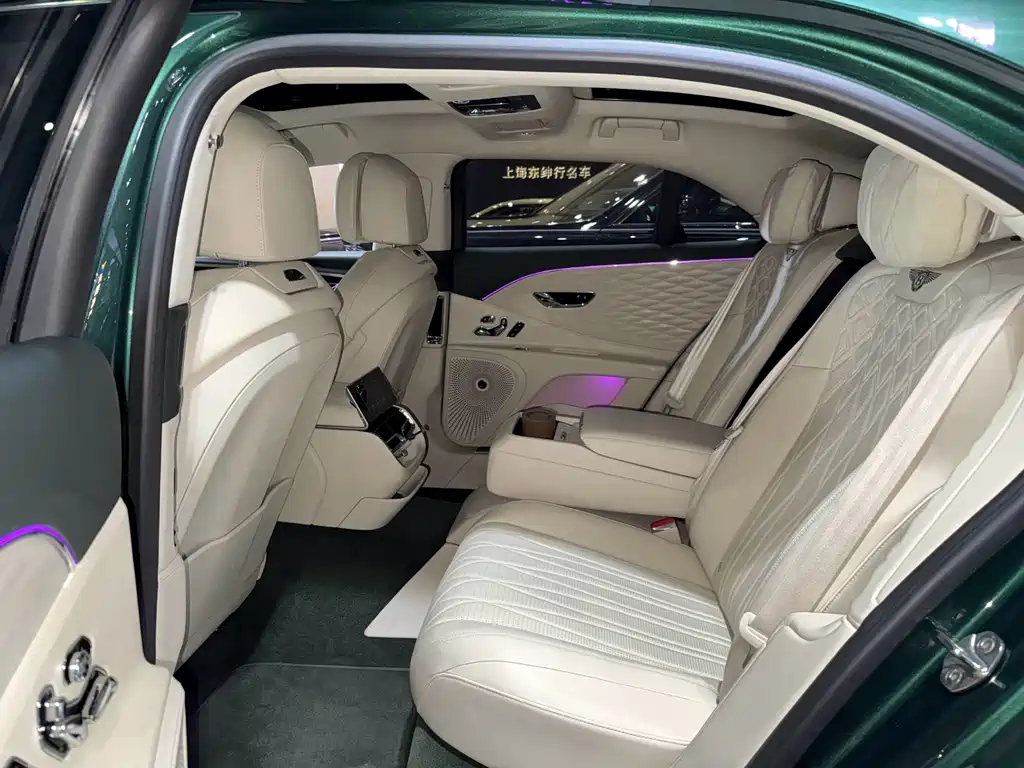 Bentley Flying Spur — фото 15