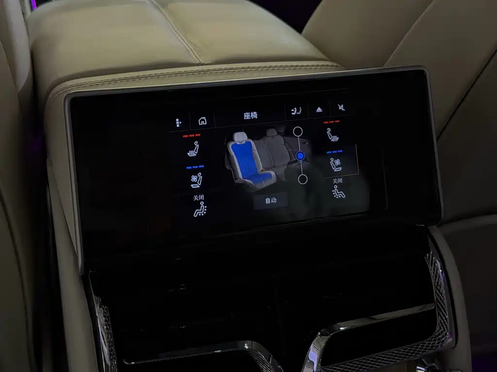 Bentley Flying Spur — фото 16