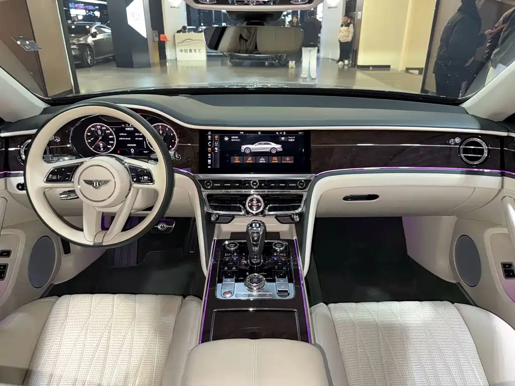 Bentley Flying Spur — фото 17