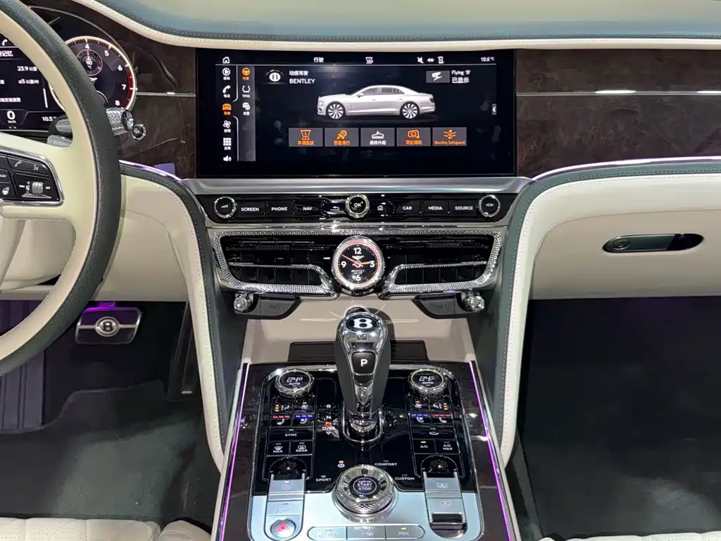 Bentley Flying Spur — фото 18