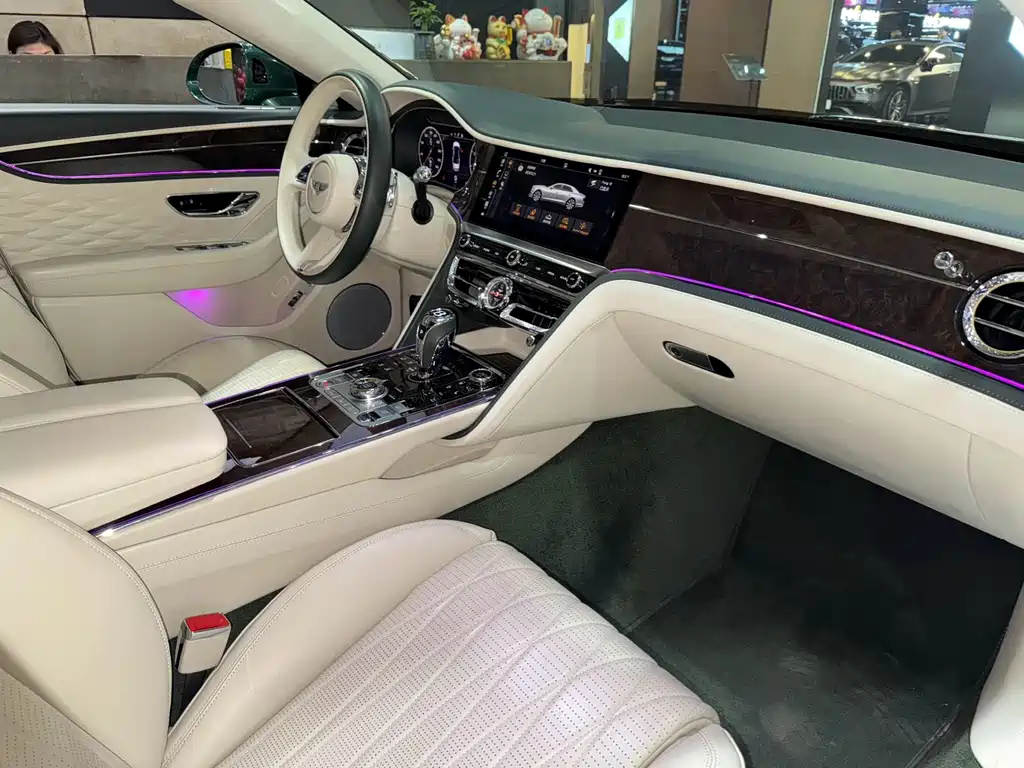 Bentley Flying Spur — фото 20