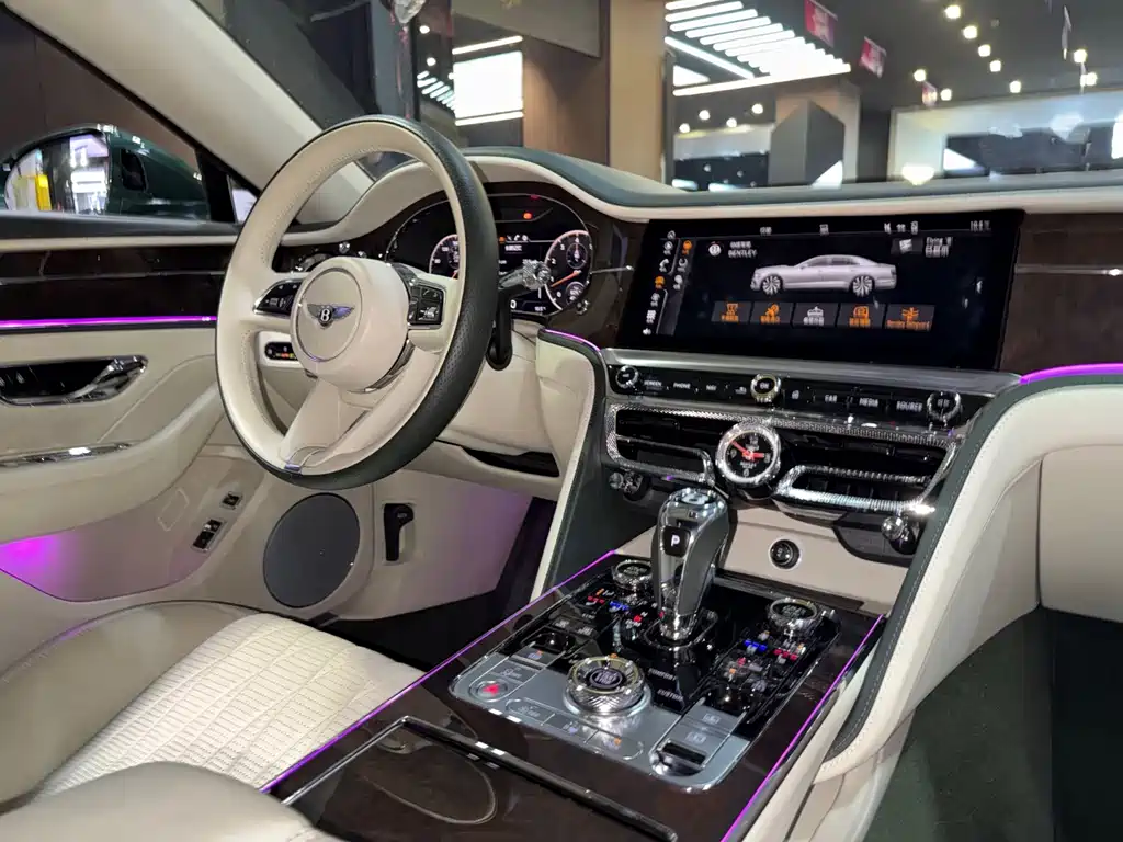 Bentley Flying Spur — фото 21