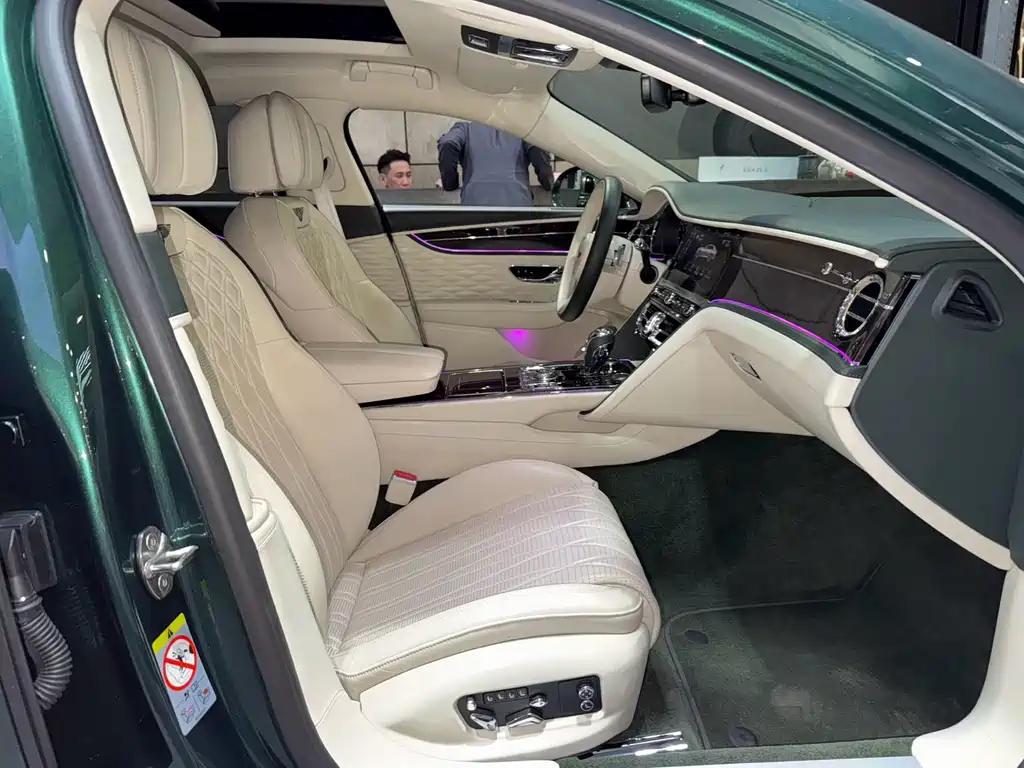 Bentley Flying Spur — фото 22