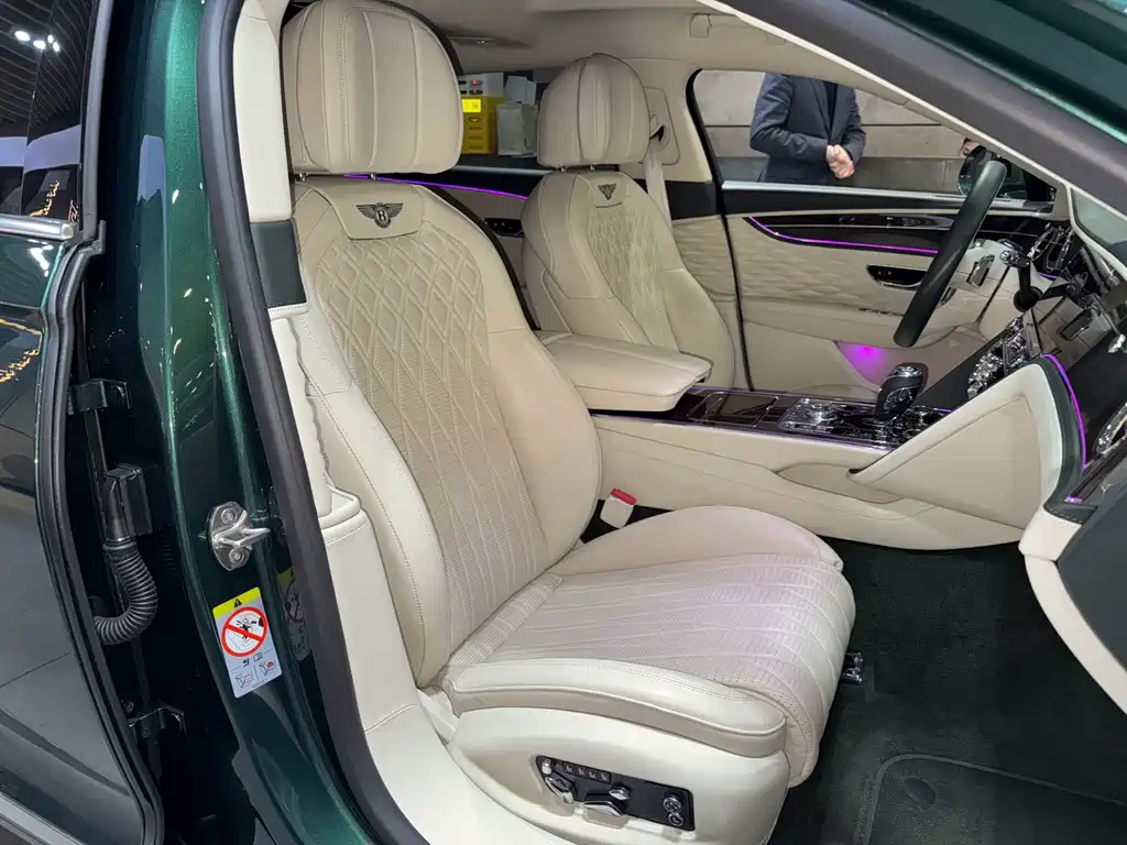 Bentley Flying Spur — фото 23