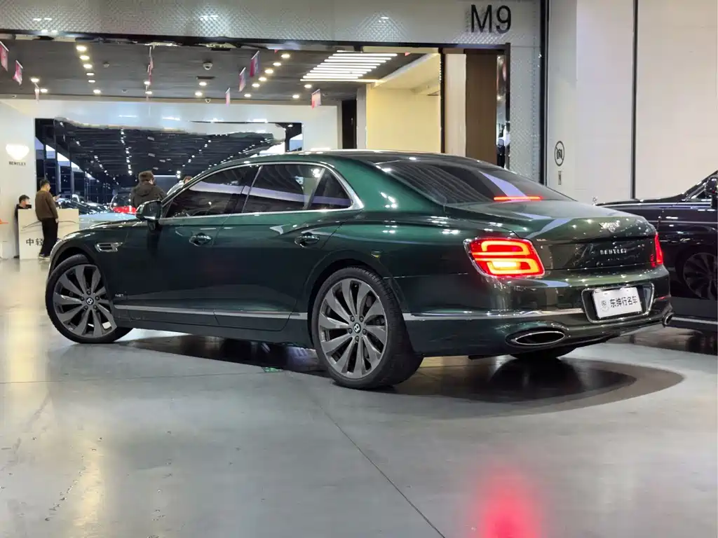 Bentley Flying Spur — фото 4