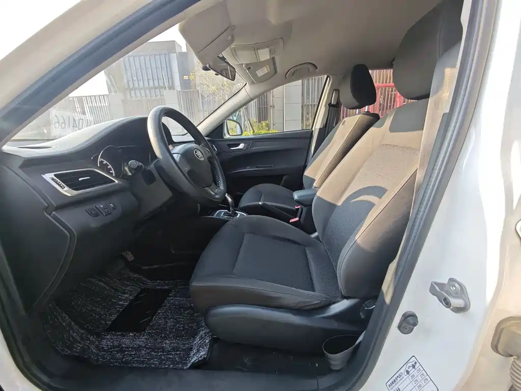 Bestune B30EV — фото 6
